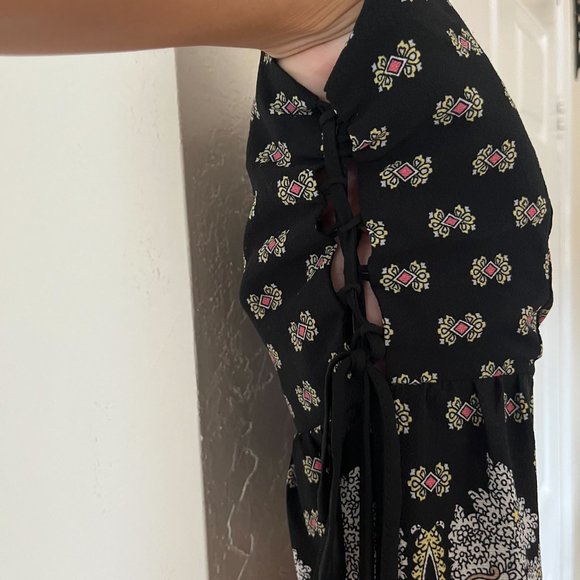 Jealous Tomato Patterned Romper with Peek-a-boo Side Ties - M - Picture 3 of 5